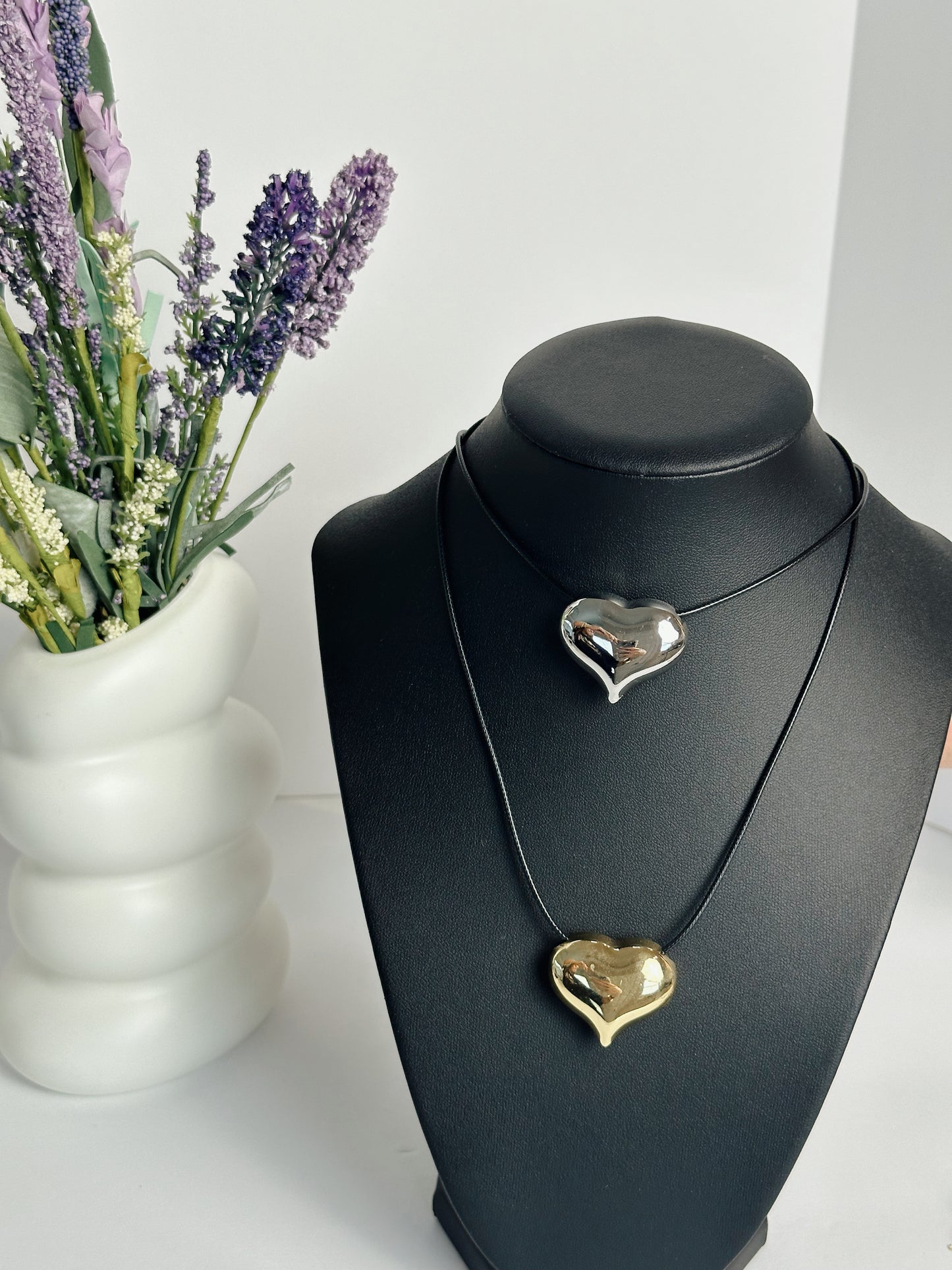 Collar de cuero con latidos del corazón