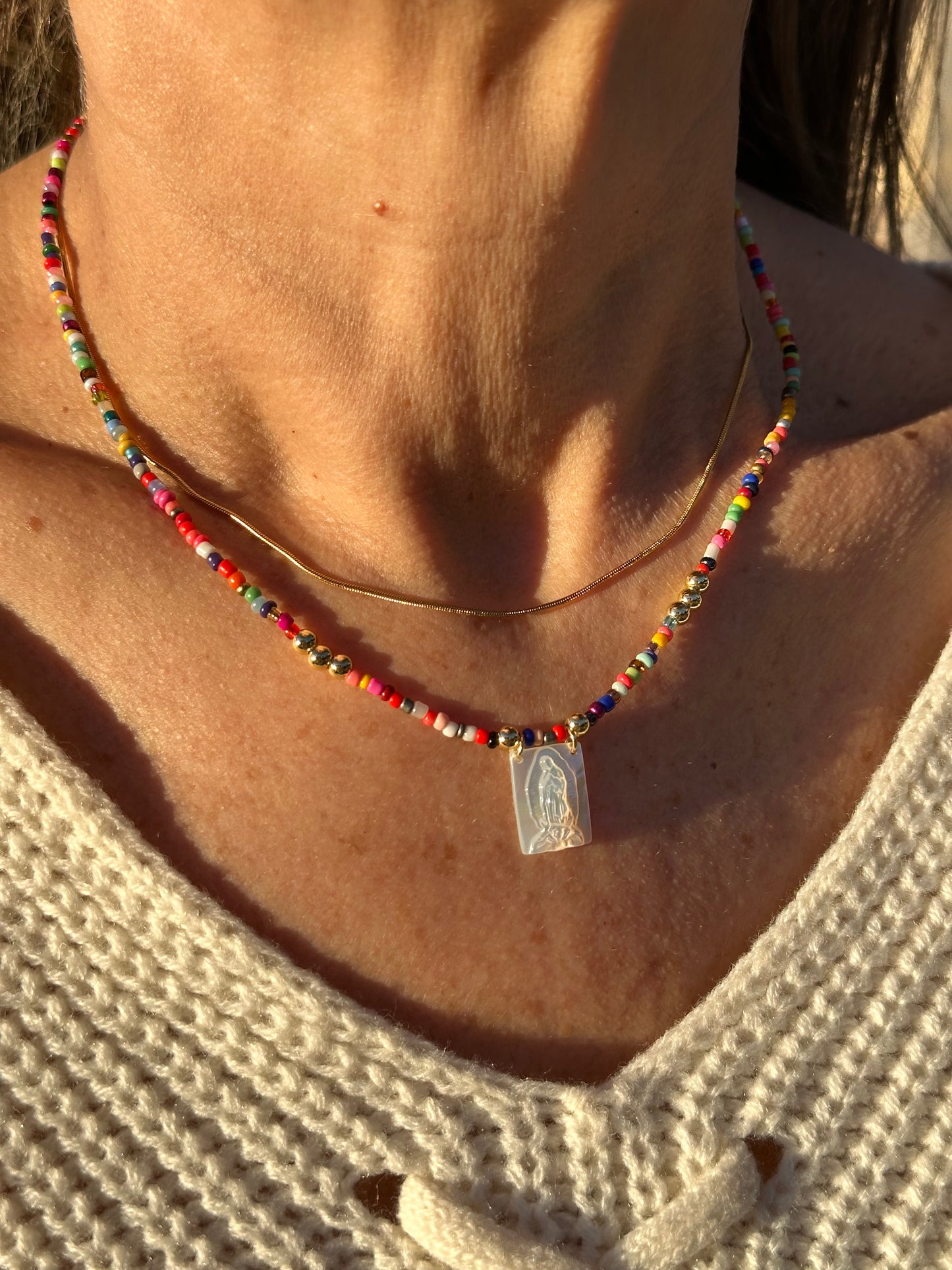 Collar de cuentas de colores